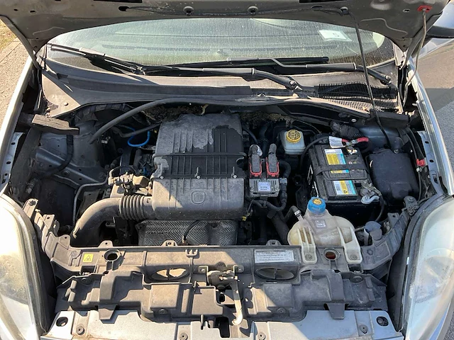 2010 fiat punto - afbeelding 21 van  31
