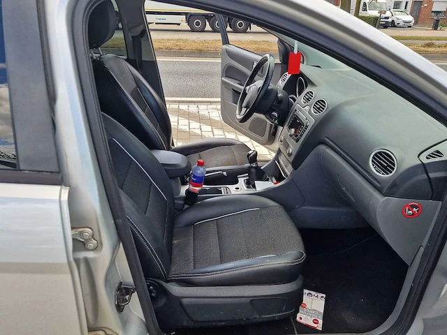 2010 ford focus - afbeelding 14 van  28