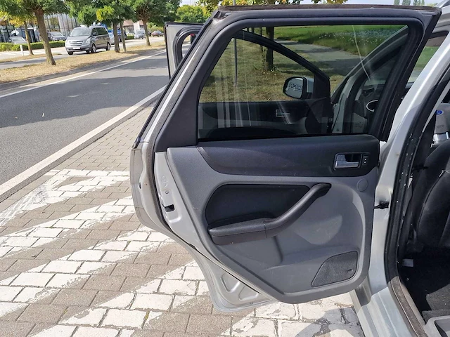 2010 ford focus - afbeelding 20 van  28