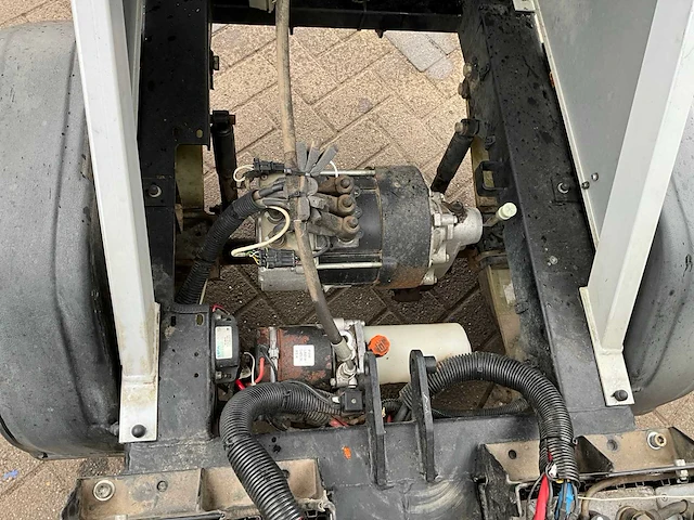 2010 goupil g3 containerkipper - afbeelding 20 van  32