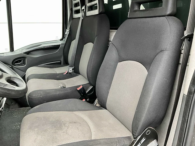 2010 iveco daily - lichte vracht bedrijfswagen - afbeelding 6 van  30