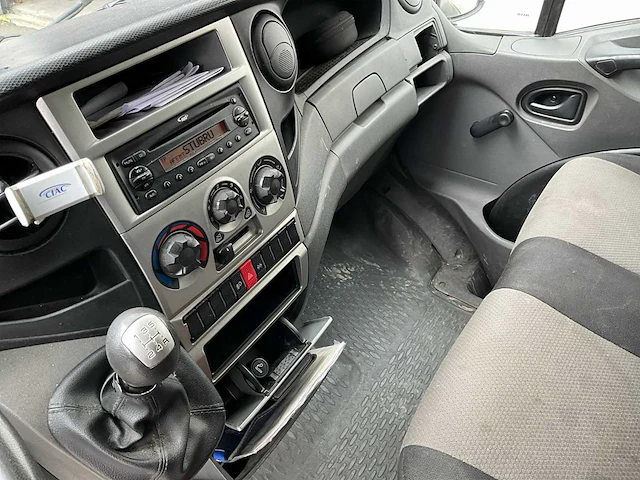 2010 iveco daily - lichte vracht bedrijfswagen - afbeelding 9 van  30