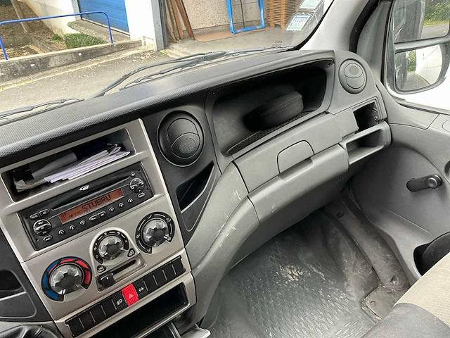 2010 iveco daily - lichte vracht bedrijfswagen - afbeelding 10 van  30
