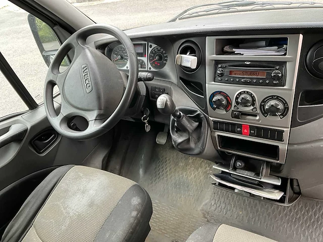 2010 iveco daily - lichte vracht bedrijfswagen - afbeelding 13 van  30