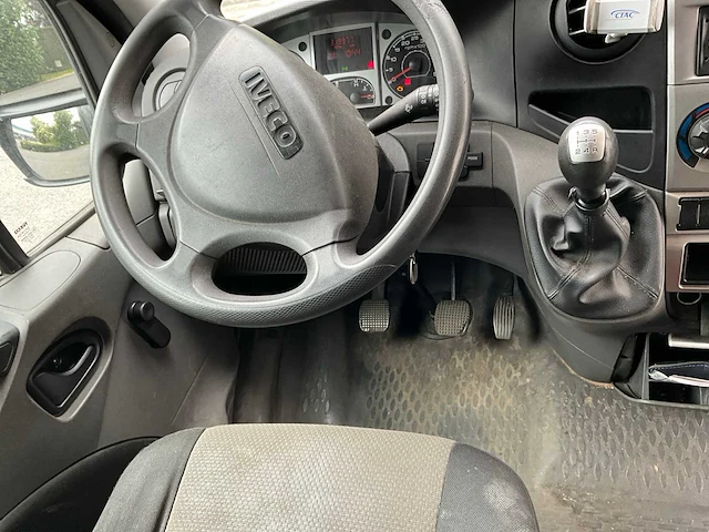 2010 iveco daily - lichte vracht bedrijfswagen - afbeelding 14 van  30