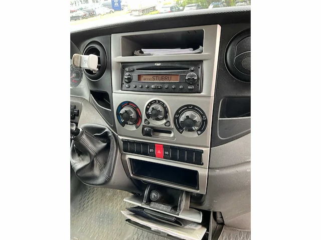 2010 iveco daily - lichte vracht bedrijfswagen - afbeelding 15 van  30
