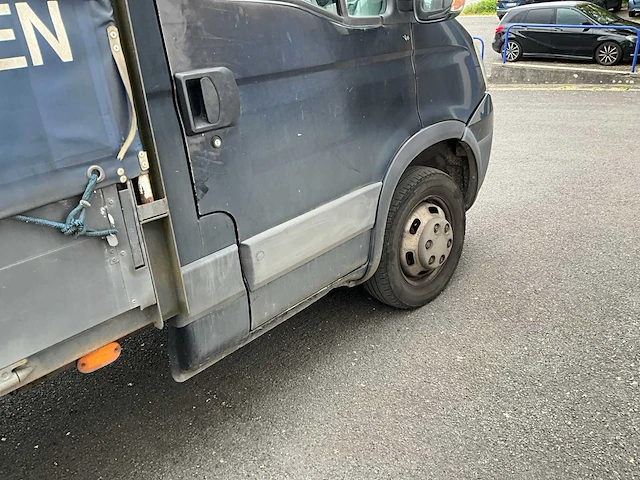 2010 iveco daily - lichte vracht bedrijfswagen - afbeelding 29 van  30