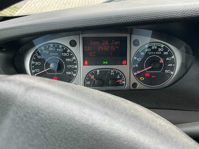 2010 iveco daily vrachtwagen met oplegger kipfunctie - afbeelding 4 van  42
