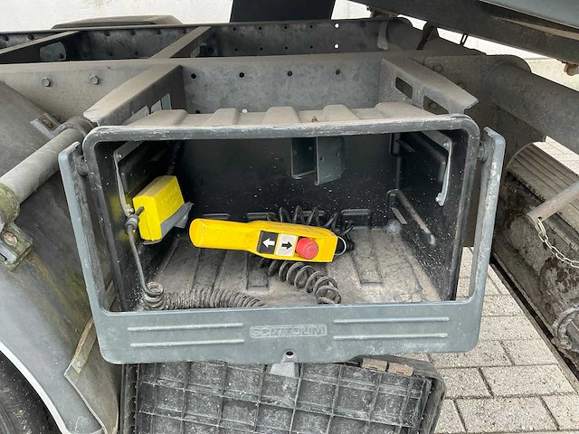 2010 iveco daily vrachtwagen met oplegger kipfunctie - afbeelding 32 van  42