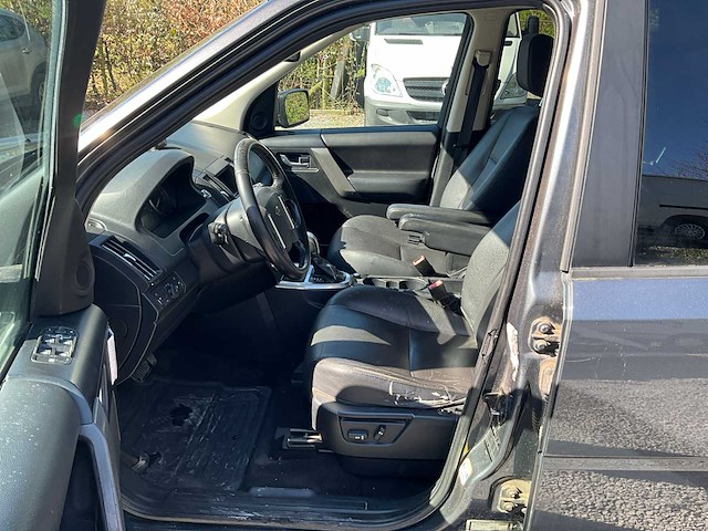 2010 land rover freelander s td4 personenauto - afbeelding 8 van  29