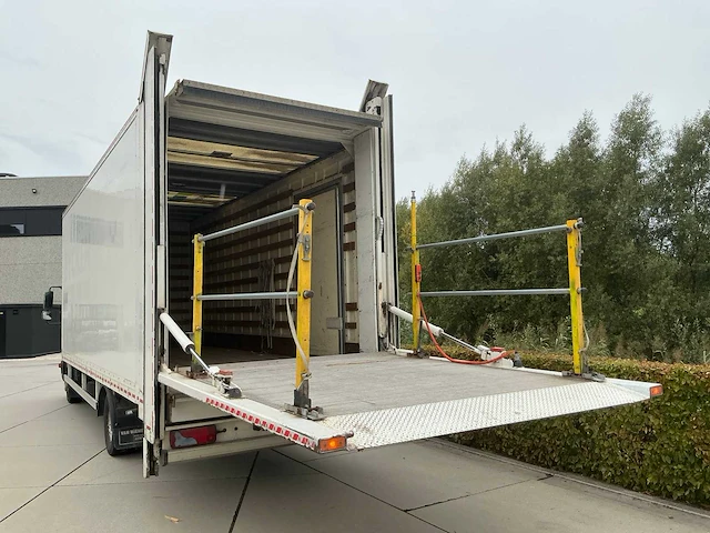 2010 man n15 vrachtwagen met laadlift - afbeelding 2 van  68