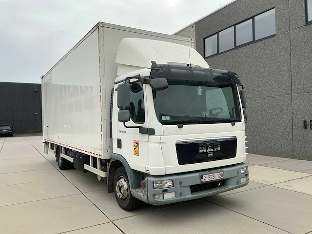 2010 man n15 vrachtwagen met laadlift - afbeelding 12 van  68