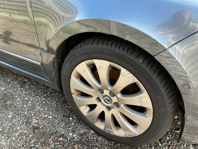 2010 skoda superb schade - personenauto - afbeelding 11 van  22