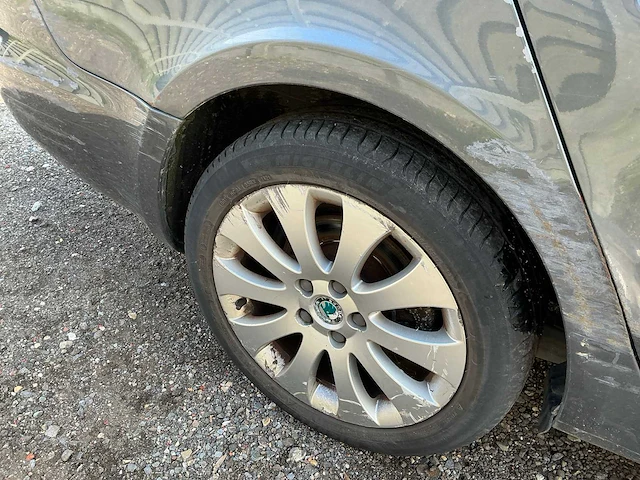2010 skoda superb schade - personenauto - afbeelding 12 van  22