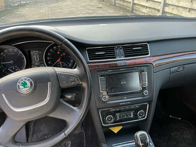 2010 skoda superb schade - personenauto - afbeelding 16 van  22