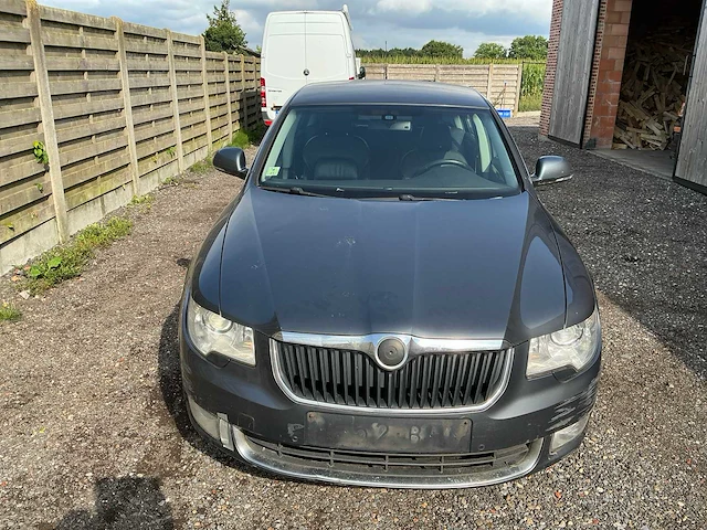 2010 skoda superb schade - personenauto - afbeelding 2 van  22