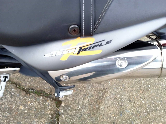 2010 triumph streettriple r motorfiets - afbeelding 7 van  9