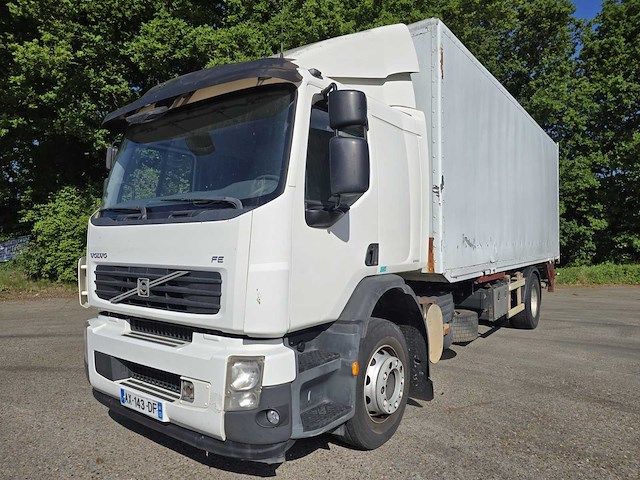 2010 volvo fe260 - bakwagen met laadklep - 7.1l diesel – airco - afbeelding 1 van  16