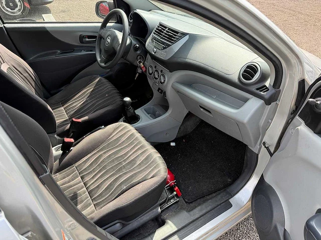 2011 - nissan pixo - personenauto - afbeelding 15 van  17