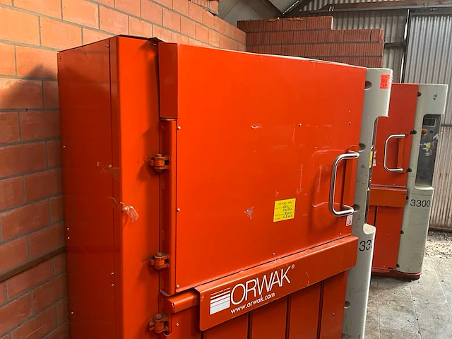 2011 - orwak compactor 3300 - papier shredder - afbeelding 1 van  8