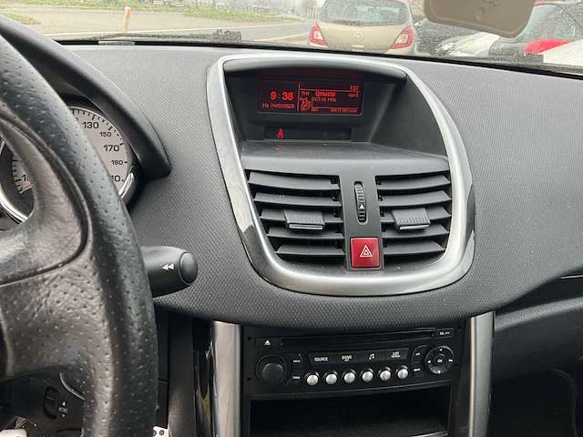 2011 - peugeot 207 - car - afbeelding 18 van  31