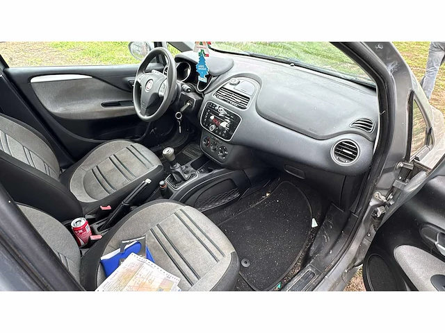 2011 fiat punto personenauto - afbeelding 16 van  33