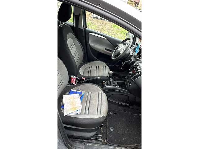2011 fiat punto personenauto - afbeelding 17 van  33