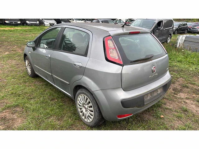 2011 fiat punto personenauto - afbeelding 23 van  33