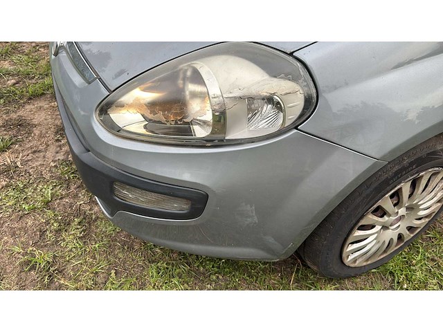 2011 fiat punto personenauto - afbeelding 2 van  33