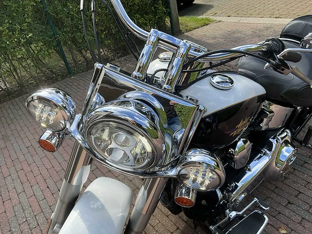 2011 harley-davidson flstn softballen deluxe motorfiets - afbeelding 8 van  24