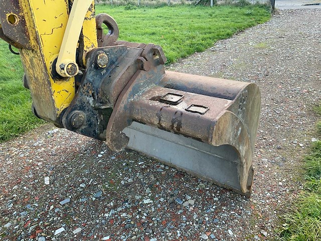 2011 komatsu pw160-7eo banden graafmachine - afbeelding 2 van  34