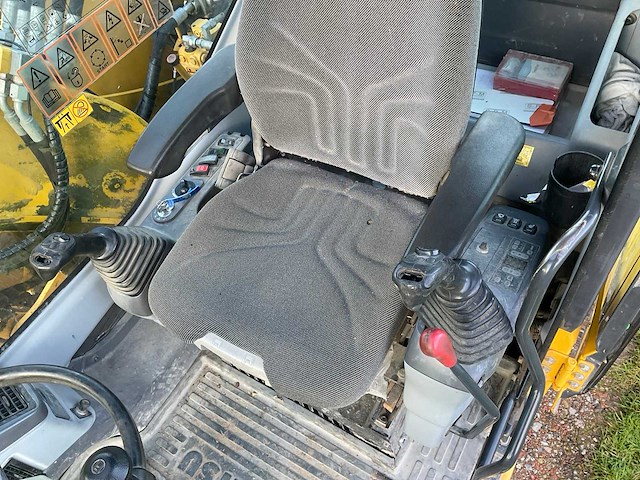 2011 komatsu pw160-7eo banden graafmachine - afbeelding 11 van  34