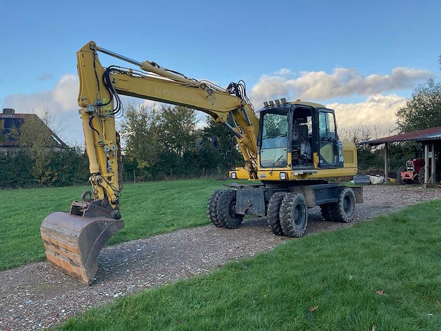 2011 komatsu pw160-7eo banden graafmachine - afbeelding 1 van  34