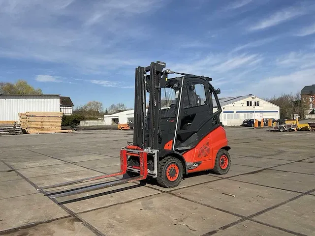 2011 linde h40t-01 vorkheftruck - afbeelding 1 van  24