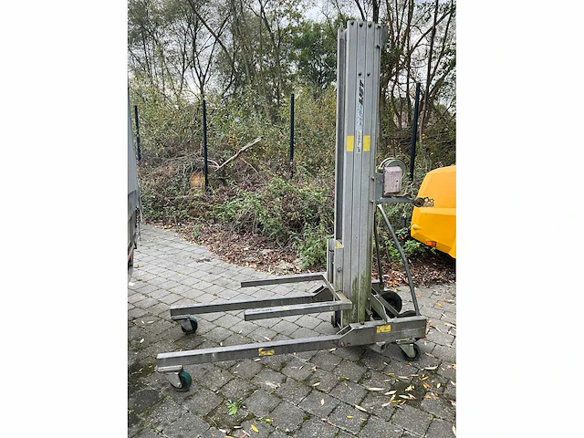 2011 lm575 alp lift / materiaallift met handlier - afbeelding 2 van  9