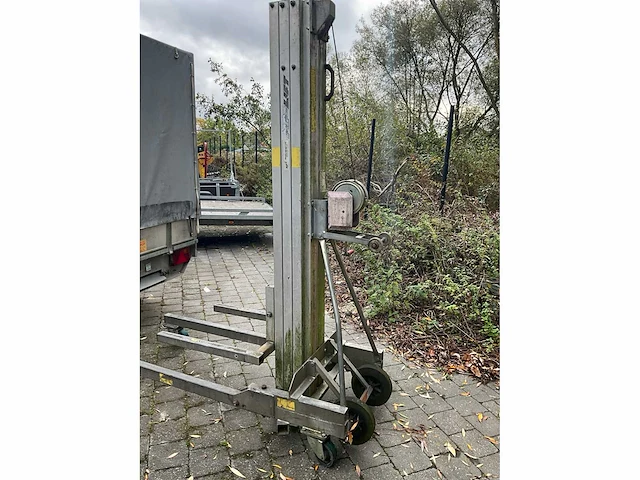 2011 lm575 alp lift / materiaallift met handlier - afbeelding 4 van  9