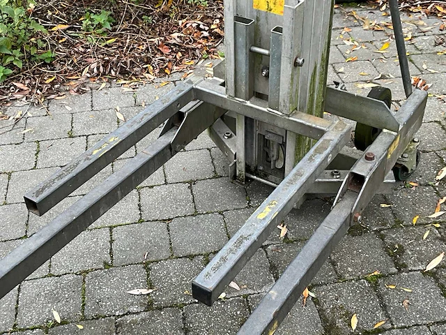 2011 lm575 alp lift / materiaallift met handlier - afbeelding 8 van  9