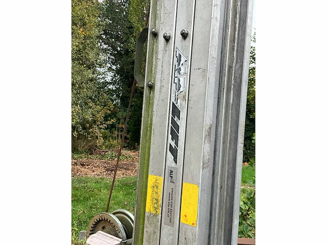 2011 lm575 alp lift / materiaallift met handlier - afbeelding 9 van  9