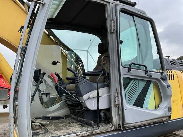 2011 new holland e215b rupsgraafmachine - afbeelding 16 van  33