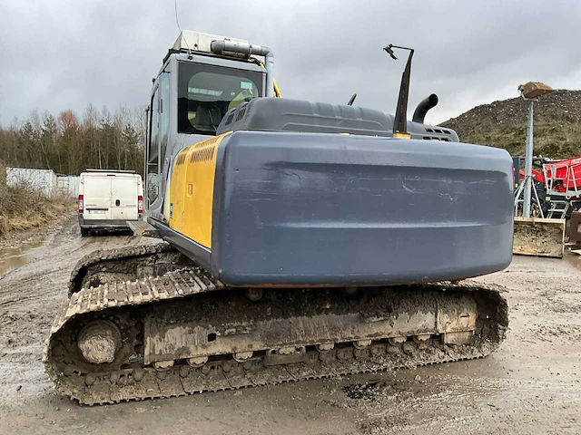 2011 new holland e215b rupsgraafmachine - afbeelding 30 van  33