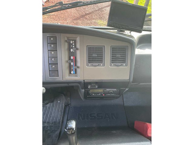 2011 nissan atleon vrachtwagen - afbeelding 18 van  38