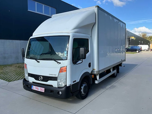 2011 nissan cabstar 2.5 dci met meubelkast lichte vrachtwagen - afbeelding 1 van  43