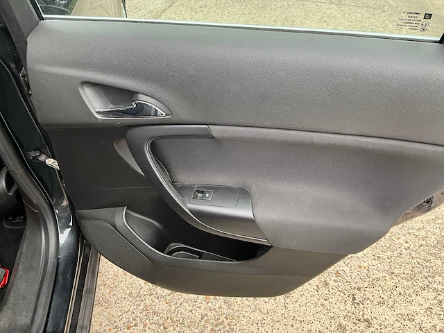 2011 opel insignia sports tourer - afbeelding 33 van  52