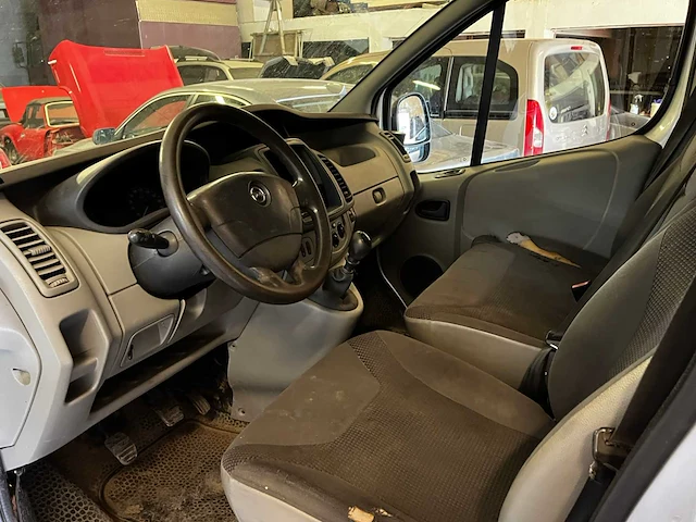 2011 opel vivaro 2.0 cdti airco - afbeelding 10 van  11