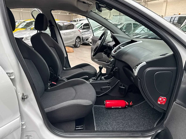 2011 peugeot 206 benzine - afbeelding 16 van  22
