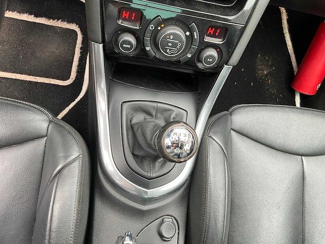 2011 peugeot 308 personenauto - afbeelding 32 van  50