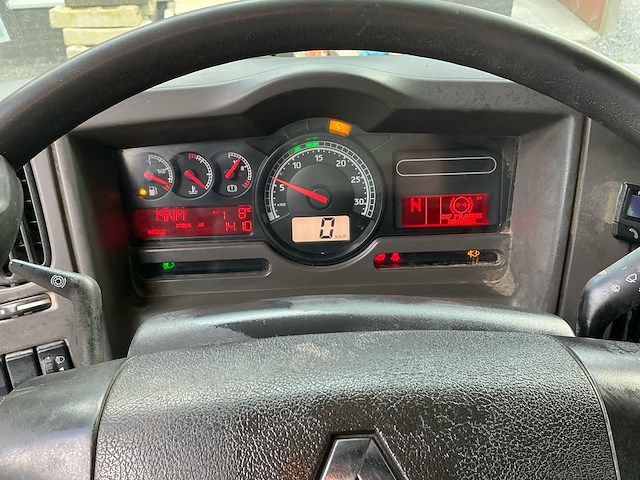 2011 renault kerax 460 tridem vrachtwagen met kraan en container - afbeelding 3 van  45