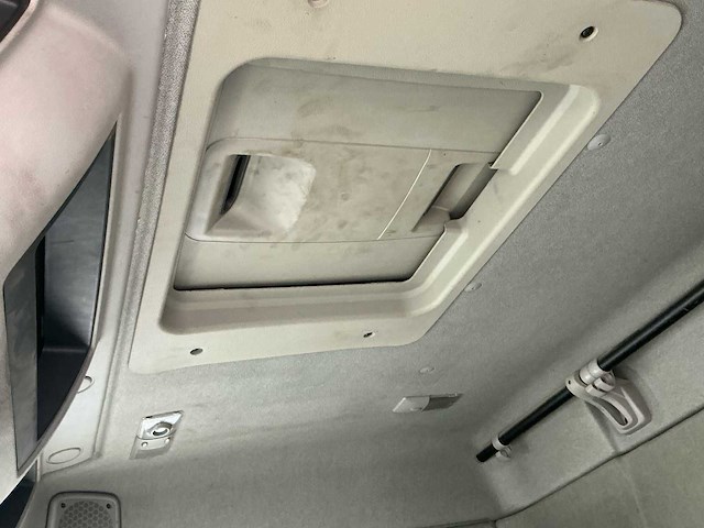 2011 renault kerax 460 tridem vrachtwagen met kraan en container - afbeelding 9 van  45