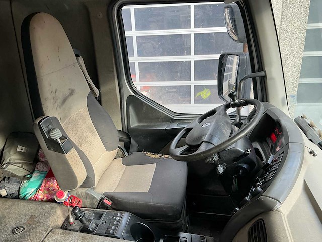 2011 renault kerax 460 tridem vrachtwagen met kraan en container - afbeelding 10 van  45