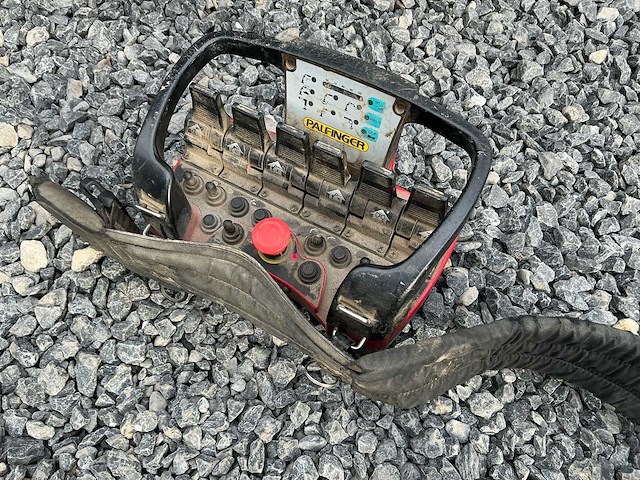 2011 renault kerax 460 tridem vrachtwagen met kraan en container - afbeelding 16 van  45